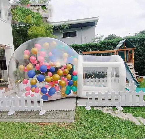 dmuchany domek z balonami
